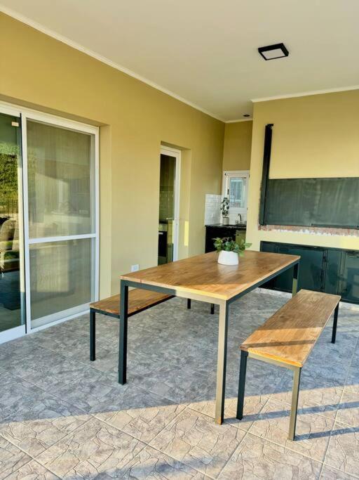 Casa Laguna De Gomez, Con Increible Vista A La Laguna- Holiday home Junin (Buenos Aires)